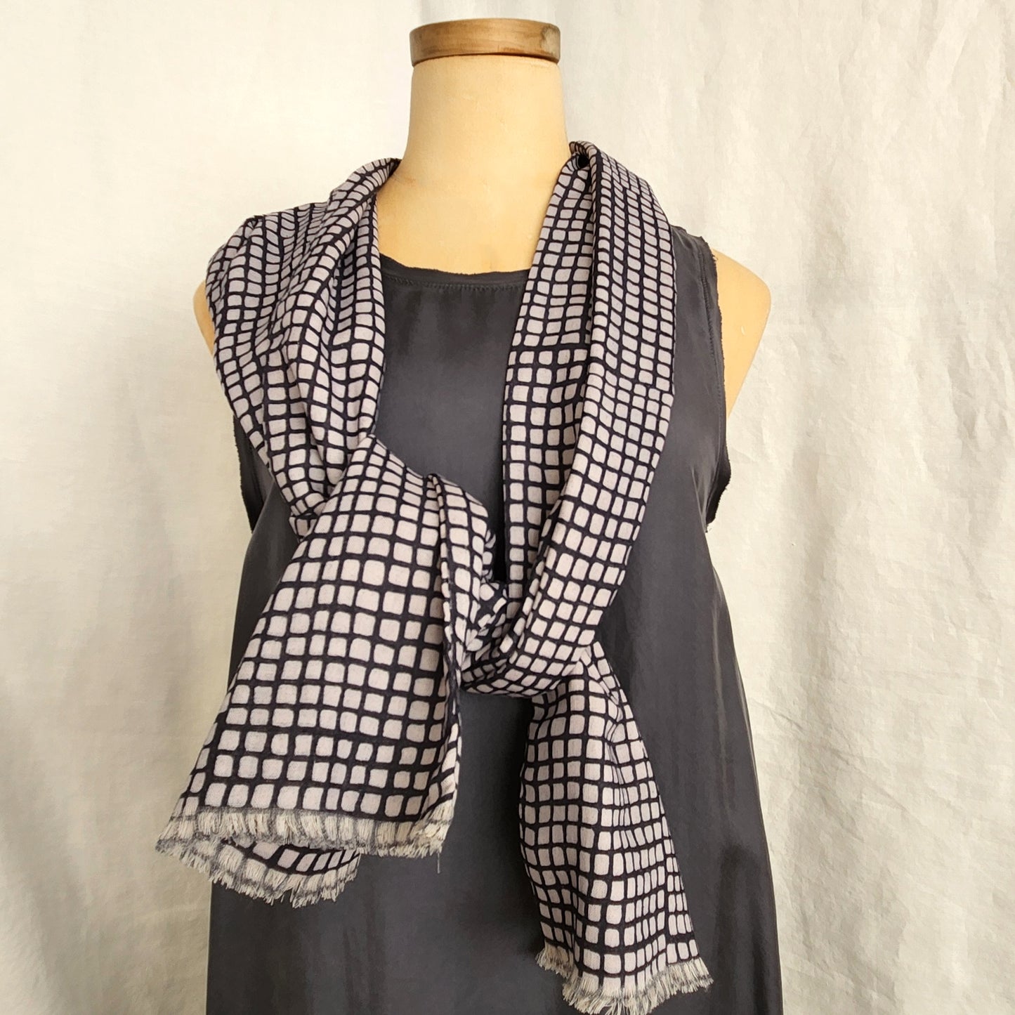 Organic cotton scarf with tessellated grey pattern