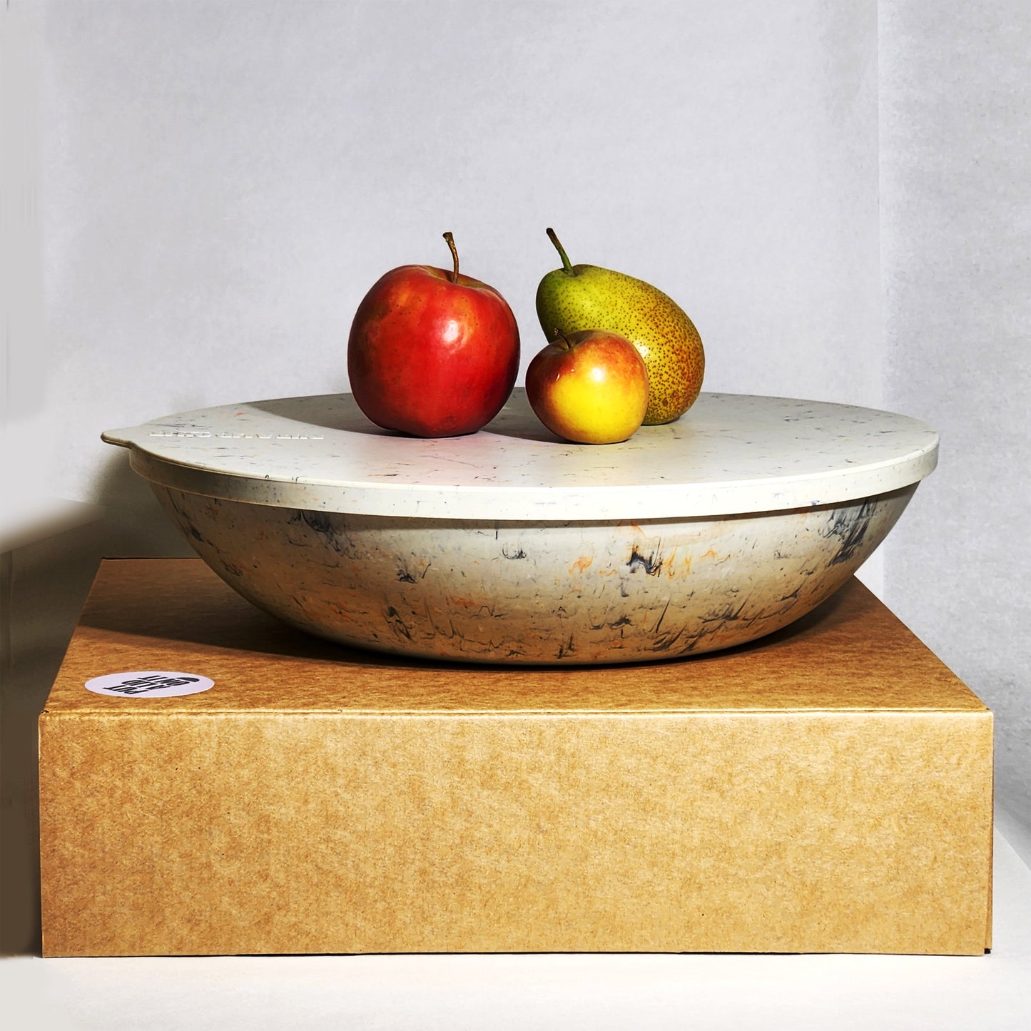 The Round Bowl with Lid