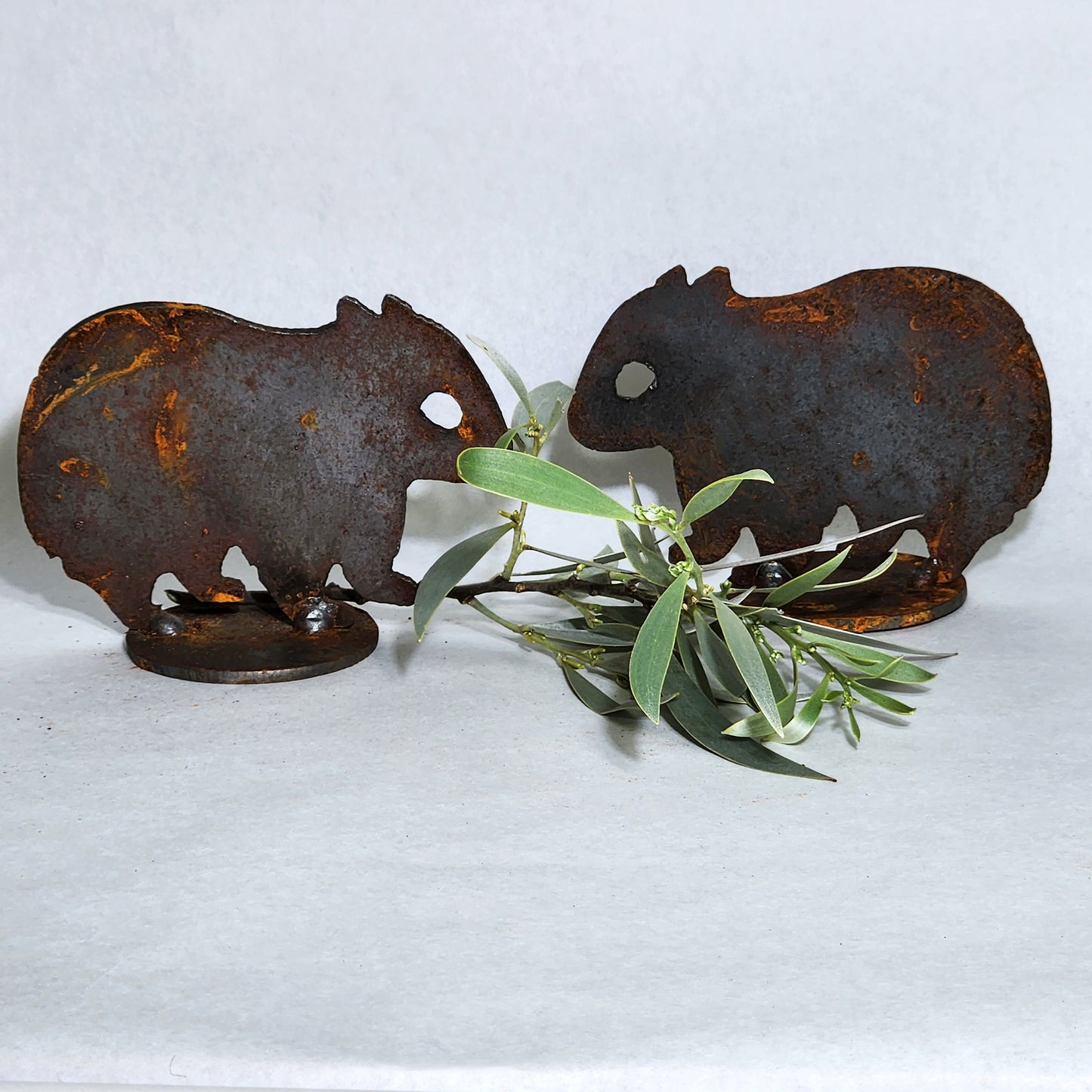 Two wombat garden ornaments with leaves - Ninapatina