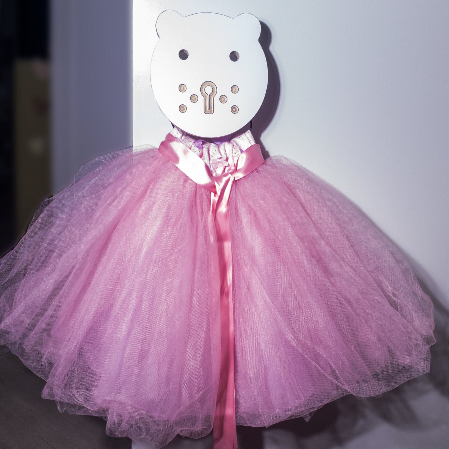 Oskar, the helpful wall hook