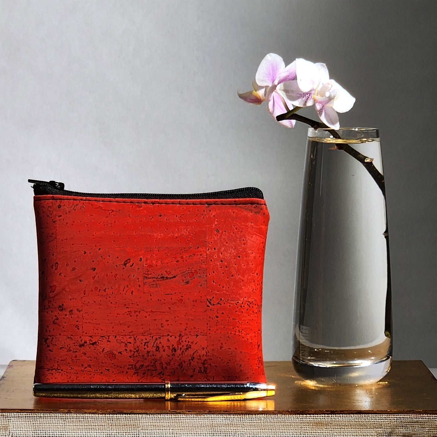 Handy purse made from sustainable cork