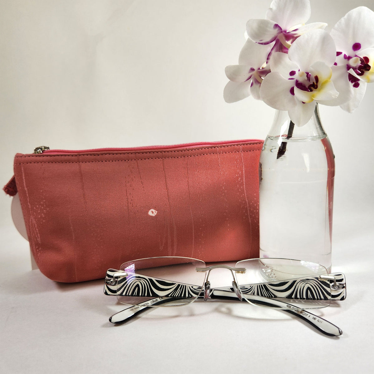 Kimono fabric glasses case in salmon silk