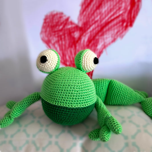 Soft cuddly toy frog in green and green