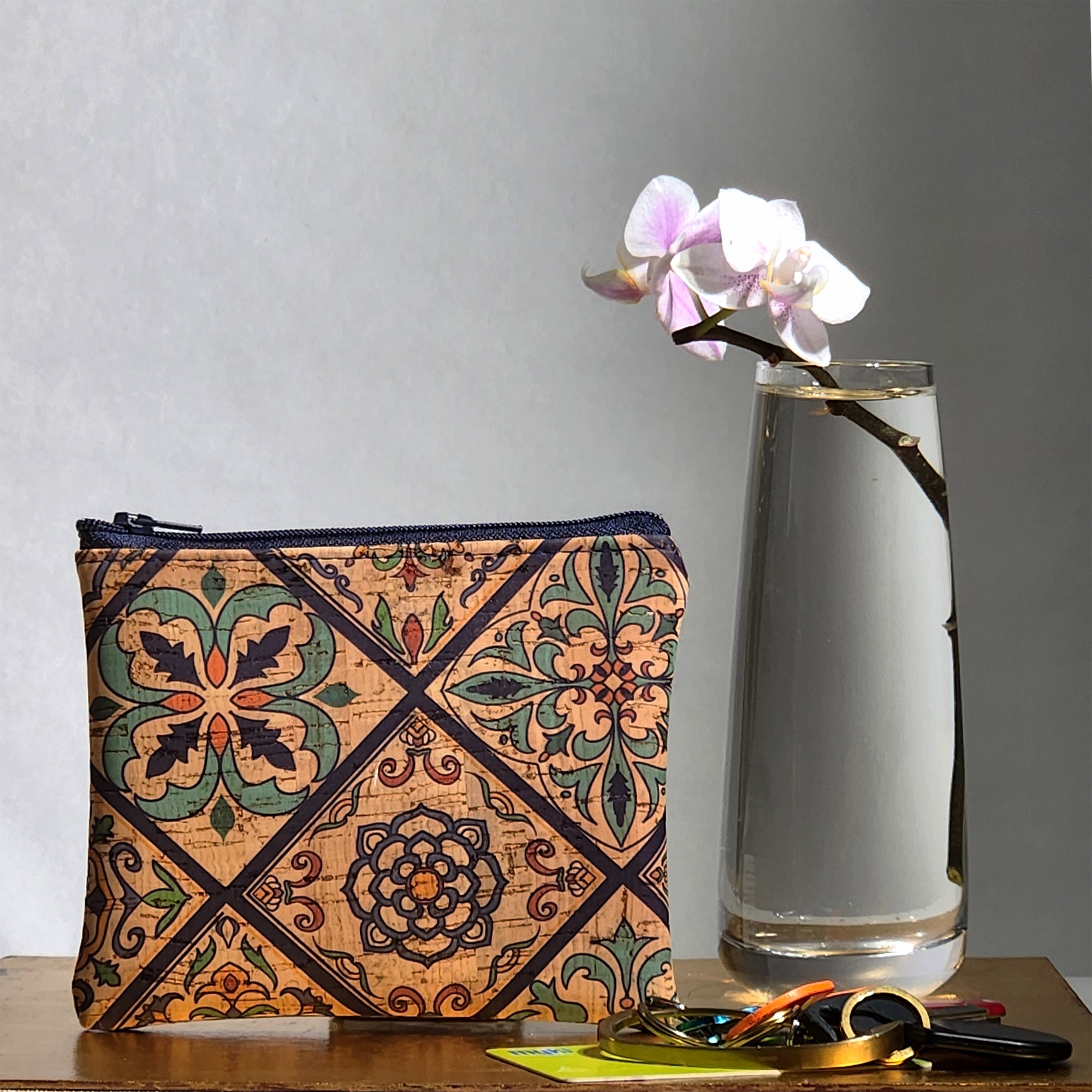 Handy purse made from sustainable cork
