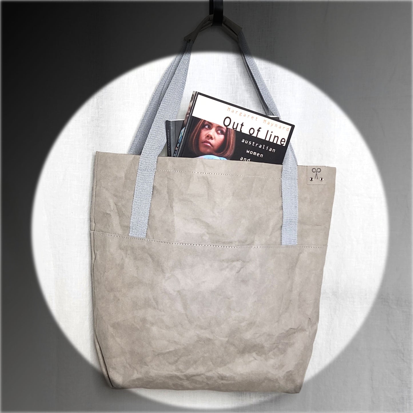 Sustainable tote bag in grey