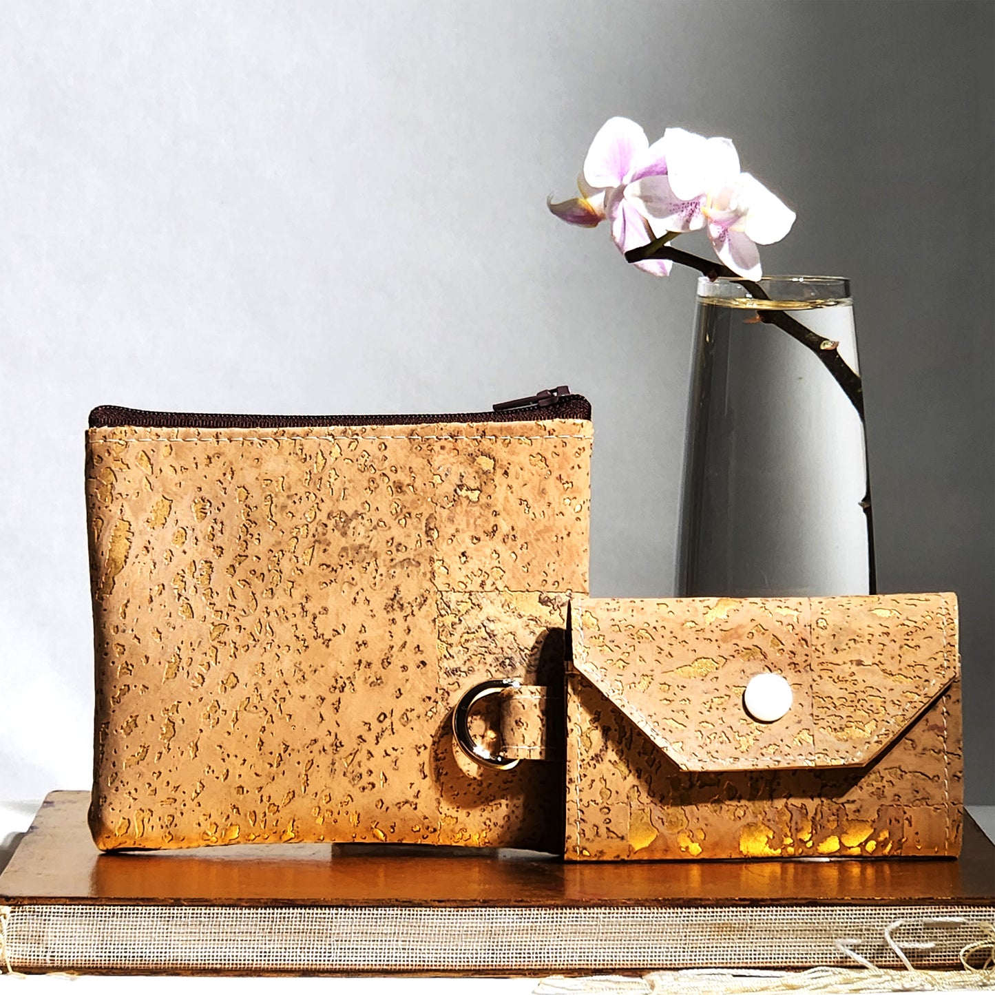 Purse and key holder in sustainable cork